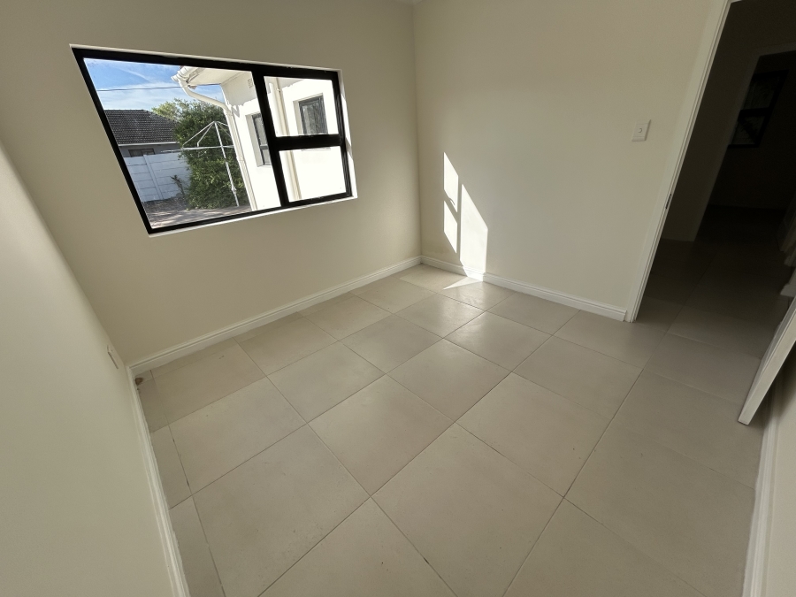 To Let 4 Bedroom Property for Rent in Bothasig Western Cape